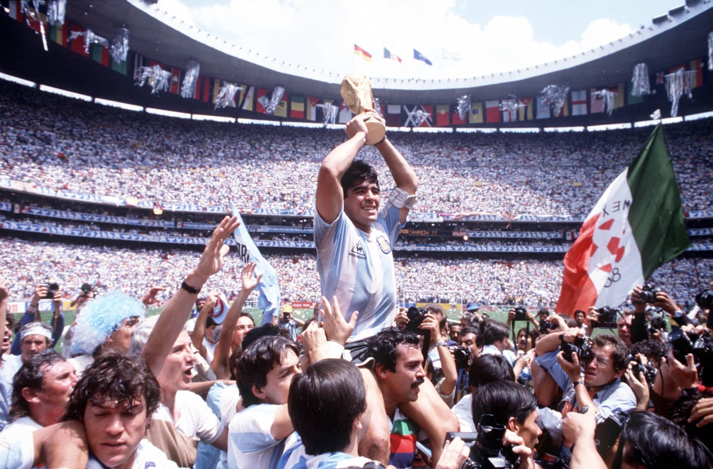 Café Cultural 'Había una vez Maradona' en Valentín Alsina