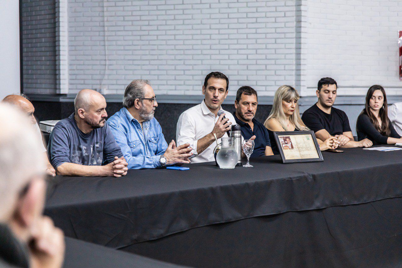 Reunión con más de 80 almaceneros de Lanús
