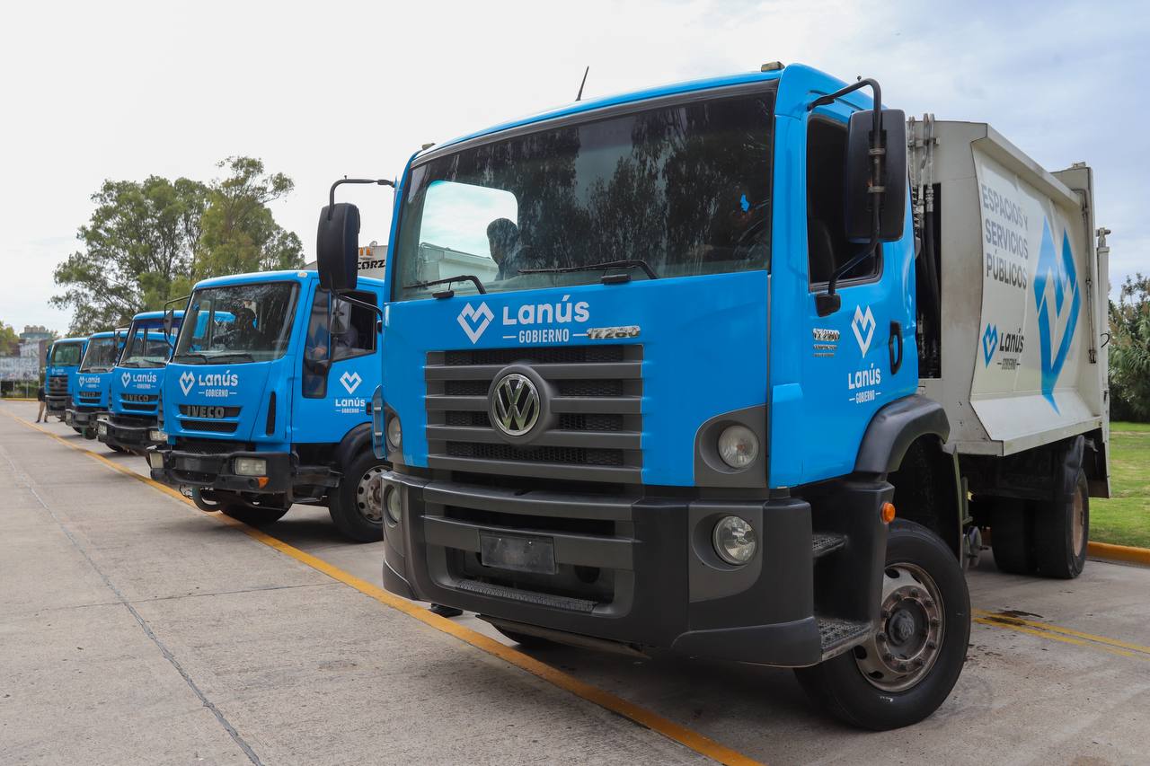 Incorporación de cinco camiones y dos camionetas utilitarias a Espacios y Servicios Públicos