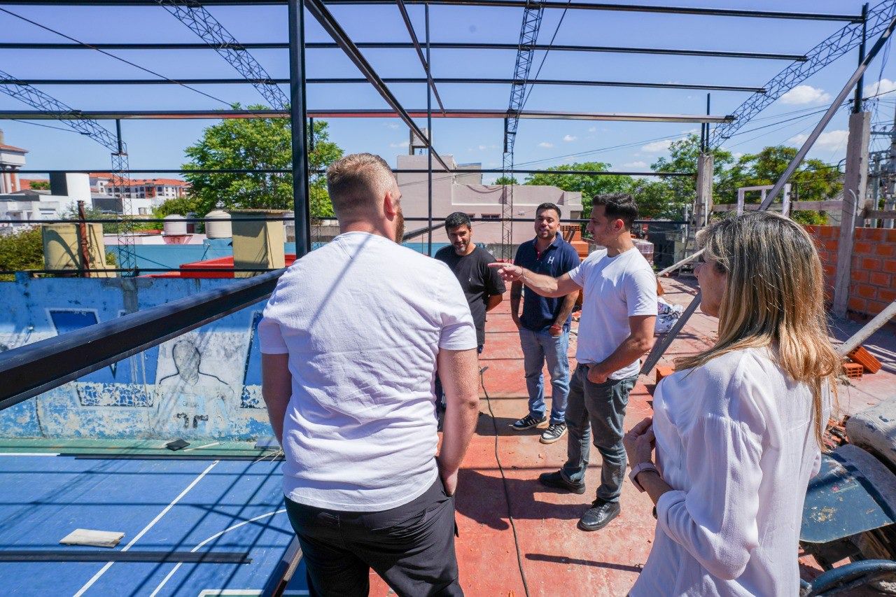 JULIÁN ÁLVAREZ SUPERVISÓ LAS OBRAS EN EL CLUB CUVA DE LANÚS OESTE