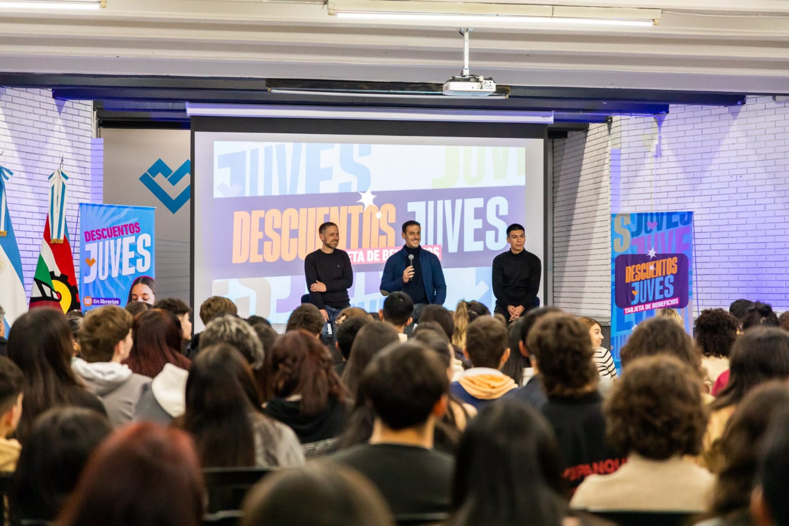 Julián Álvarez y Leandro Decuzzi presentaron la Tarjeta de Descuentos Juves