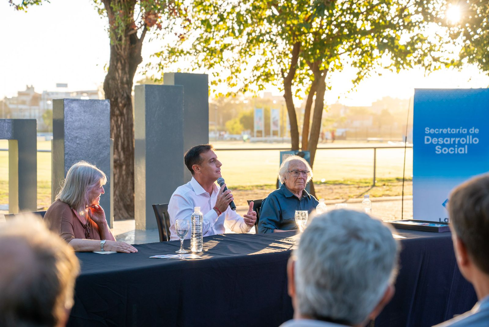JULIÁN ÁLVAREZ PARTICIPÓ DE UNA CHARLA ABIERTA JUNTO A ADOLFO PÉREZ ESQUIVEL EN EL PARQUE DE LA MEMORIA