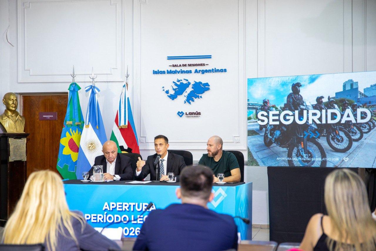 JULIÁN ÁLVAREZ: "DECIDIMOS NO ESPECULAR Y DAR CURSO AL PLAN DE OBRAS CON FONDOS MUNICIPALES PORQUE CONSIDERAMOS QUE LOS VECINOS Y LAS VECINAS DE LANÚS NO PODÍAN SEGUIR ESPERANDO”