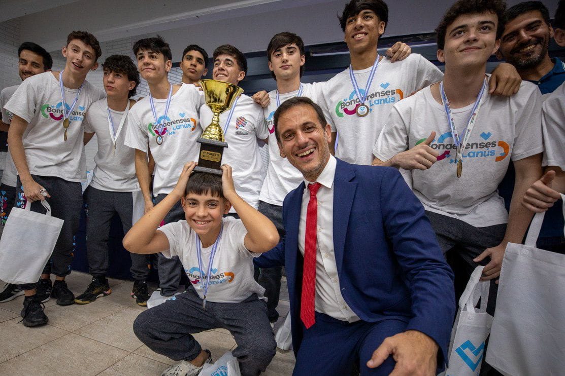 Julián Álvarez recibió a deportistas de Lanús que participaron de los Juegos Bonaerenses 2024