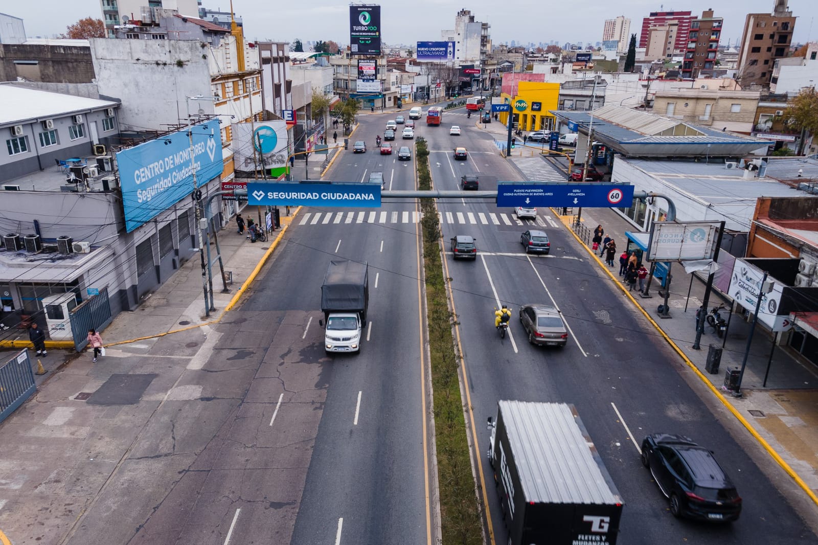 Aviso de corte en la intersección de Av. Hipólito Yrigoyen e Intendente Manuel Quindimil por instalación de anillo digital