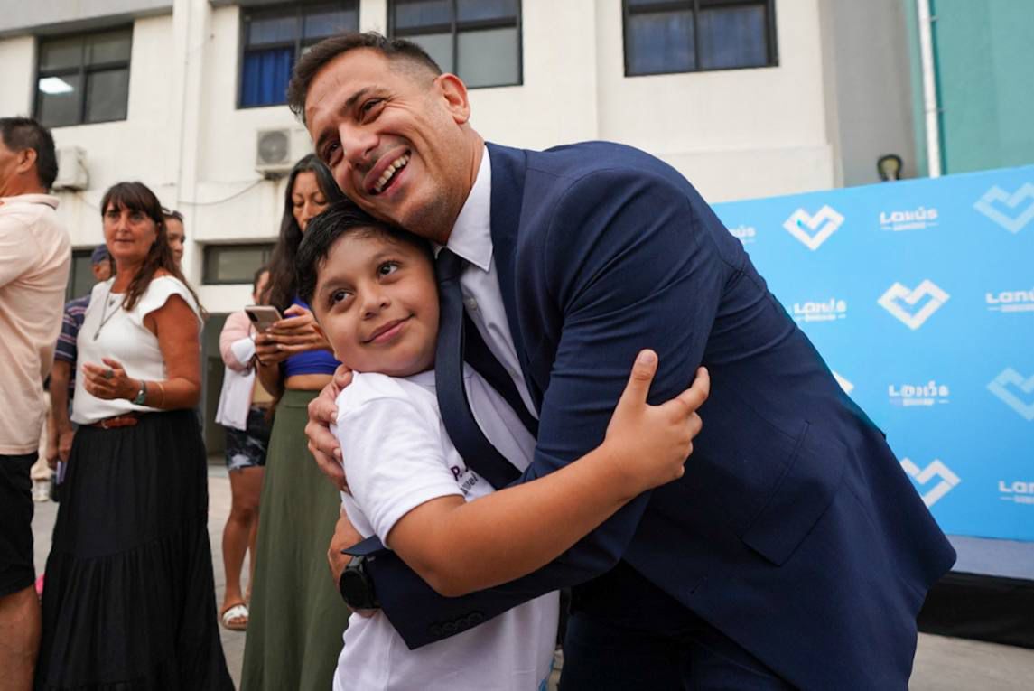 JULIÁN ÁLVAREZ ANUNCIÓ LA CONSTRUCCIÓN DE LA PRIMERA ESCUELA SECUNDARIA MUNICIPAL BILINGÜE DE LANÚS