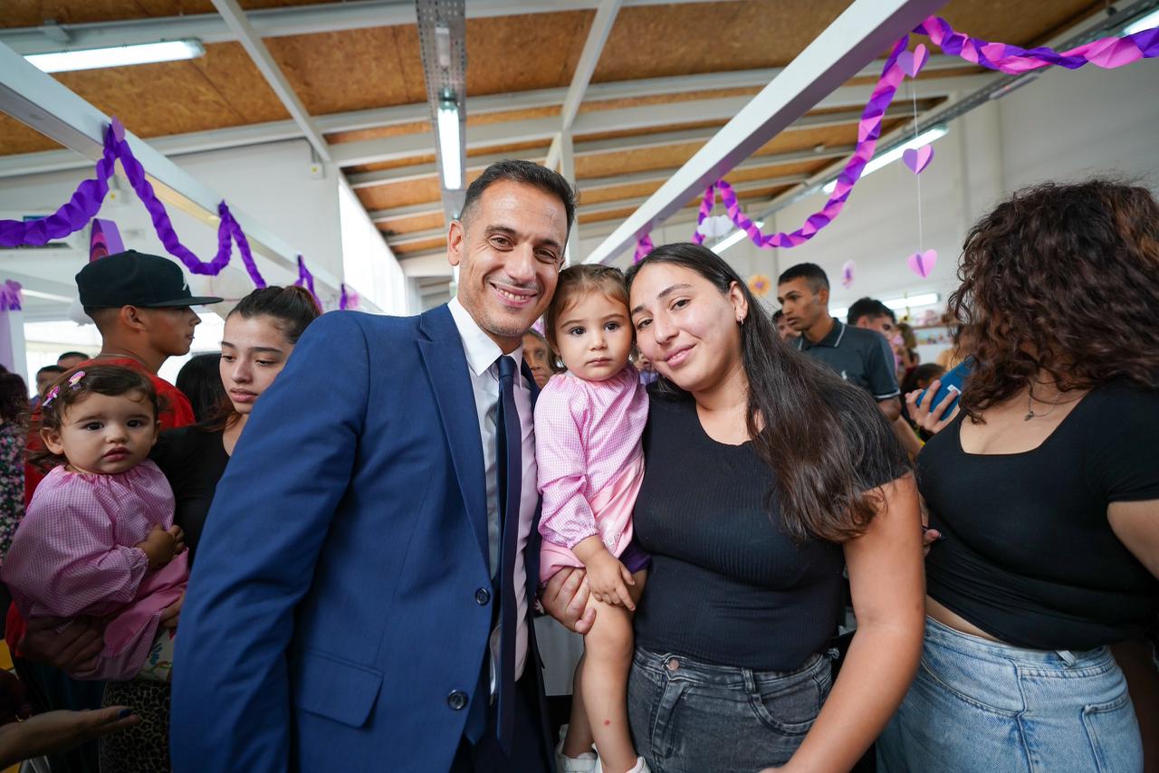 JULIÁN ÁLVAREZ ACOMPAÑÓ EL ACTO DE INICIO DE CLASES DEL CDI “NÉSTOR KIRCHNER” DE MONTE CHINGOLO DONDE SE ABRIÓ UN NUEVO TURNO TARDE