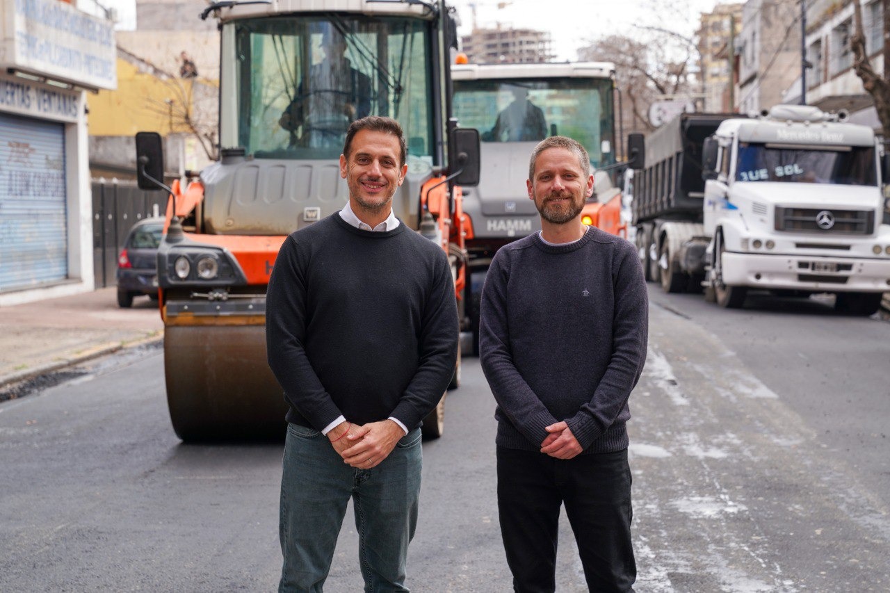 Julián Álvarez y Leandro Decuzzi recorrieron el Plan de Pavimentación en Lanús Este