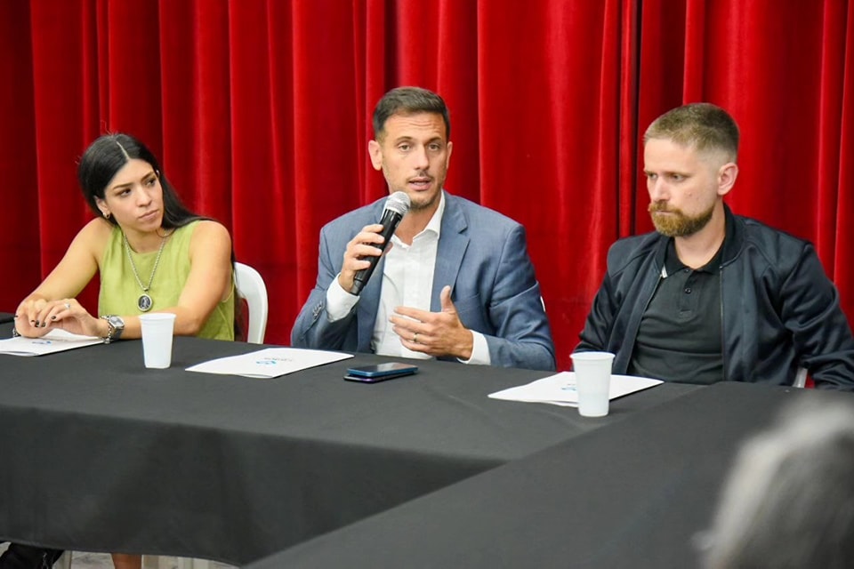 Julián Álvarez encabezó la primera reunión de gabinete en Lanús