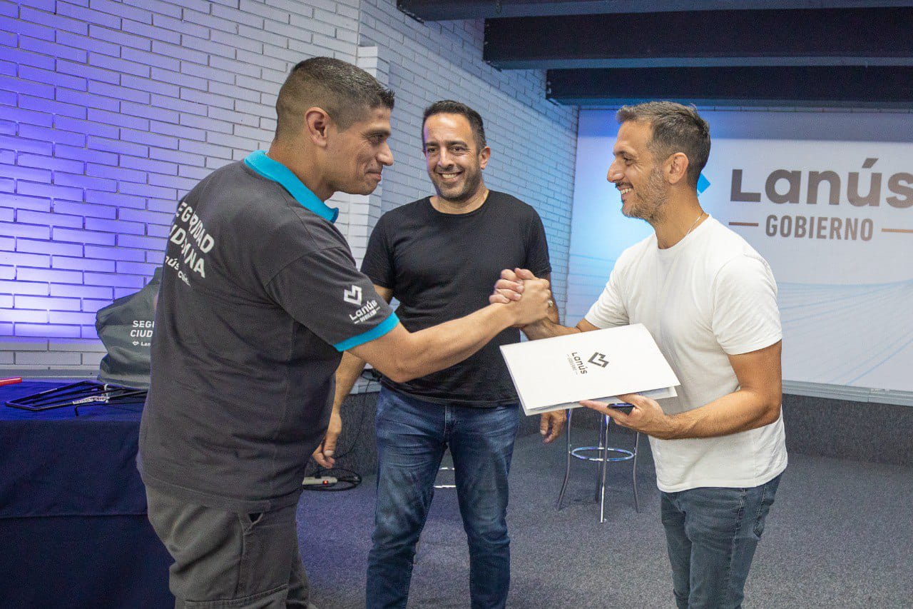 Entrega de diplomas a las y los egresados de la décima camada del curso de Conducción Segura de Moto