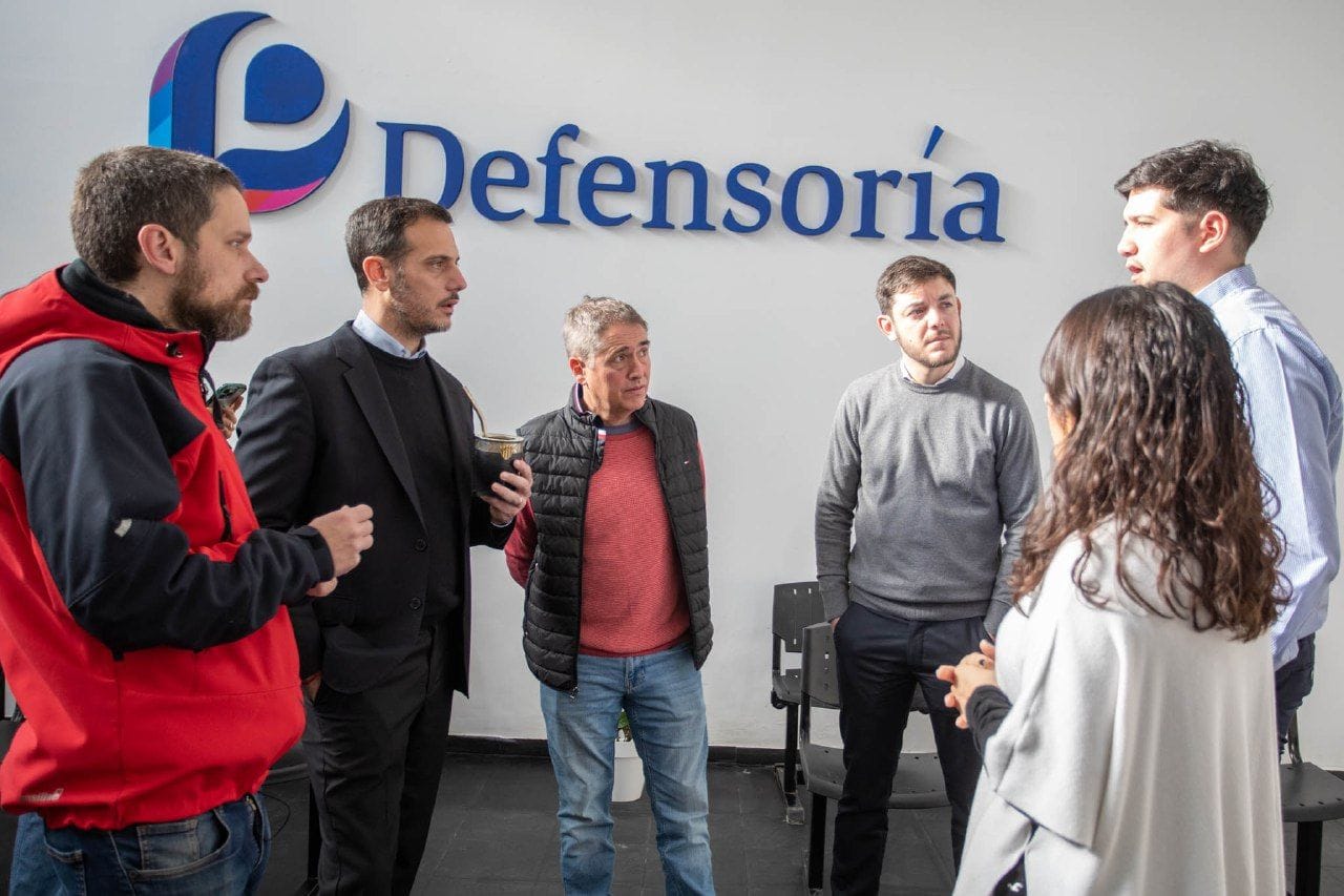 Julián Álvarez visitó las nuevas oficinas de la Defensoría del Pueblo Bonaerense en Lanús Oeste