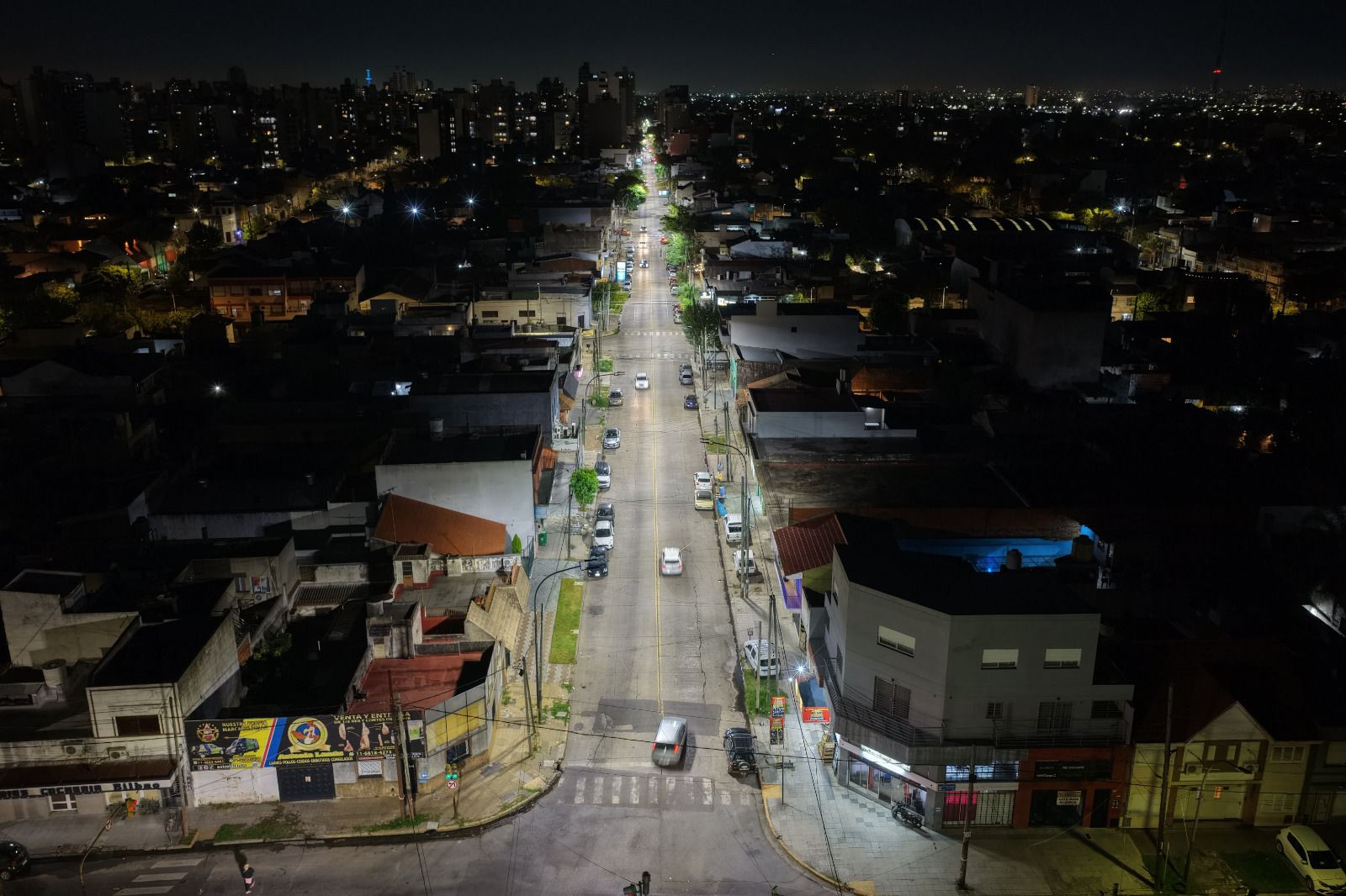CONTINÚAN LAS TAREAS DE REPOTENCIACIÓN DE LUMINARIAS SOBRE LA AVENIDA EVA PERÓN