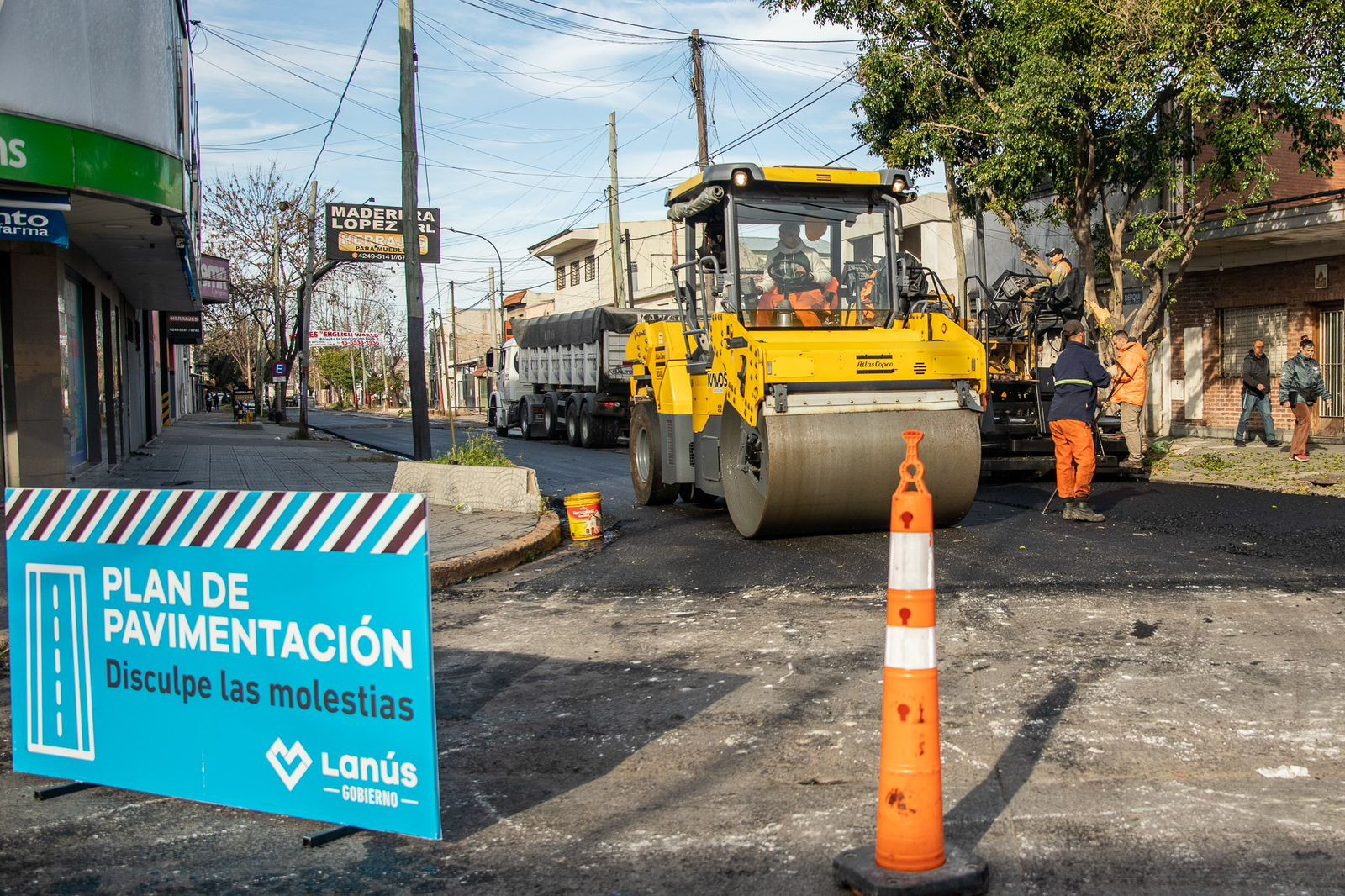SIGUE DESARROLLÁNDOSE EL PLAN DE PAVIMENTACIÓN 2026 - 2027 EN LANÚS