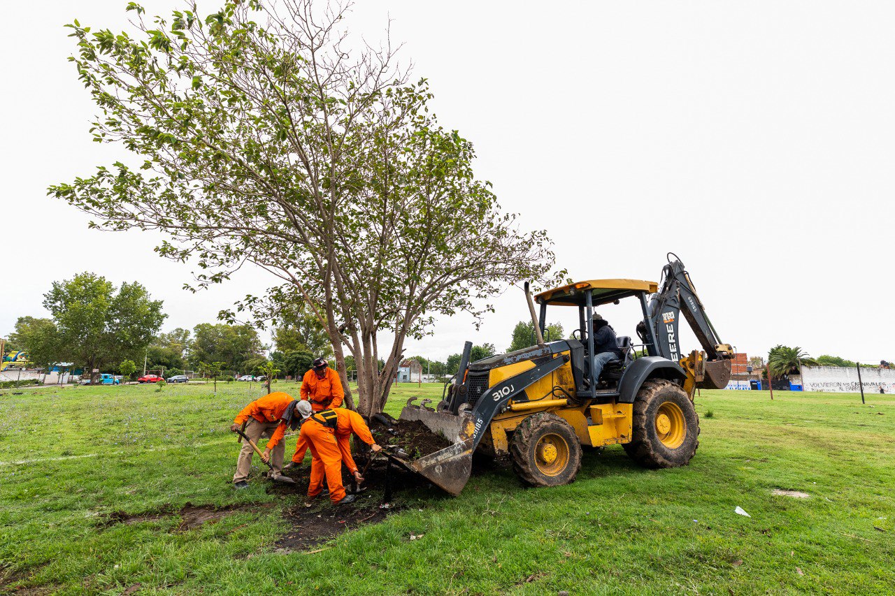 Avanzan las obras en el nuevo espacio multideportivo del Parque Lineal Monte Chingolo