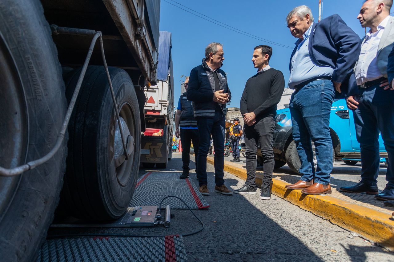 Firma de un convenio con el Ministerio de Transporte y operativo de tránsito pesado en Valentín Alsina