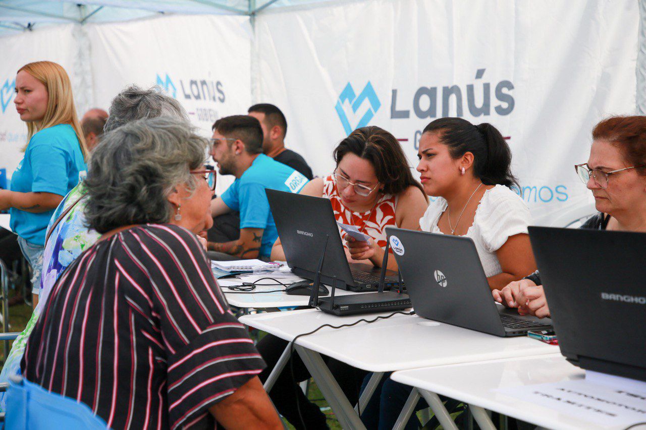 Operativo territorial "Lanús Tu Gobierno" en Lanús Oeste