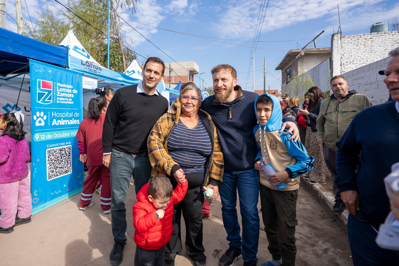 Julián Álvarez y Federico Otermin recorrieron la Jornada de Salud en el límite de ambos municipios 