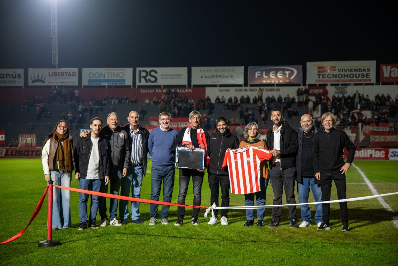 SE INAUGURÓ EL NUEVO SISTEMA LUMÍNICO DEL ESTADIO DEL CLUB TALLERES CON APOYO MUNICIPAL