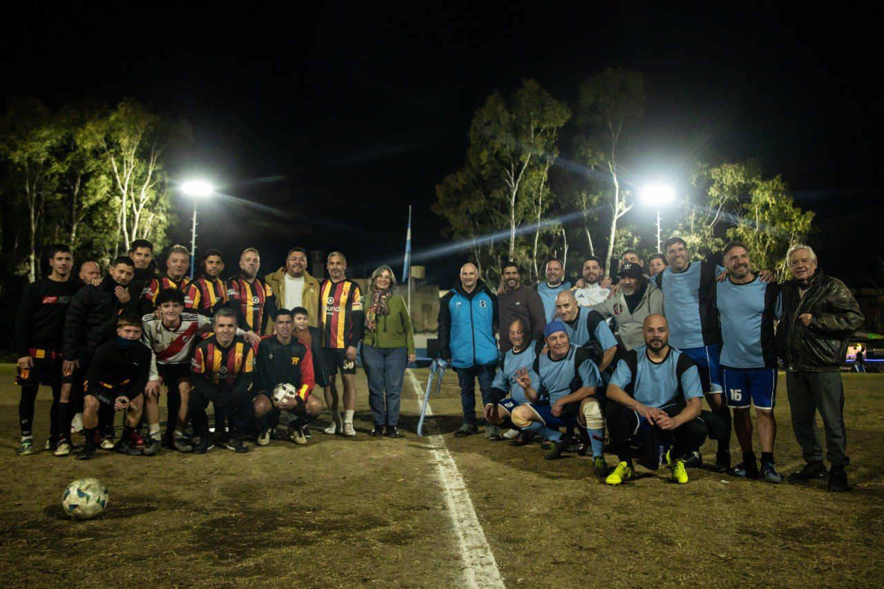 SE INAUGURÓ LA NUEVA ILUMINACIÓN DE LA CANCHA HISTÓRICA DEL CLUB 1° DE MAYO DE REMEDIOS DE ESCALADA