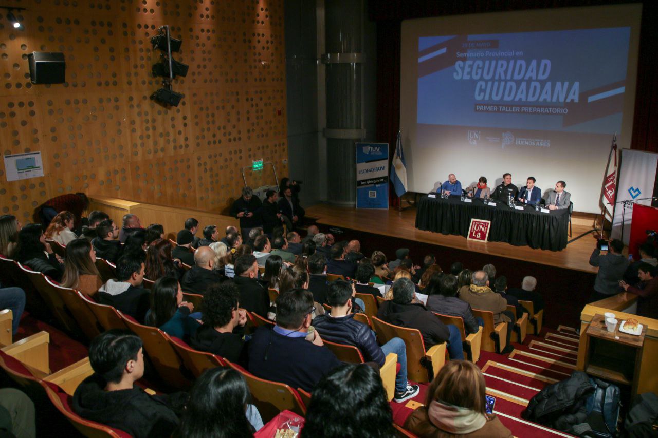 Julián Álvarez y el ministro Javier Alonso presentaron el Seminario Provincial de Seguridad Ciudadana en Lanús