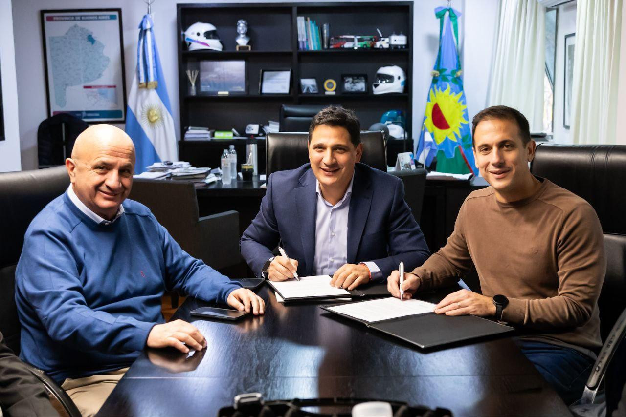 JULIÁN ÁLVAREZ Y EL MINISTRO MARTÍN MARINUCCI FIRMARON UN ACTA DE COMPROMISO PARA REFORZAR LOS CONTROLES DEL TRÁNSITO PESADO EN LANÚS
