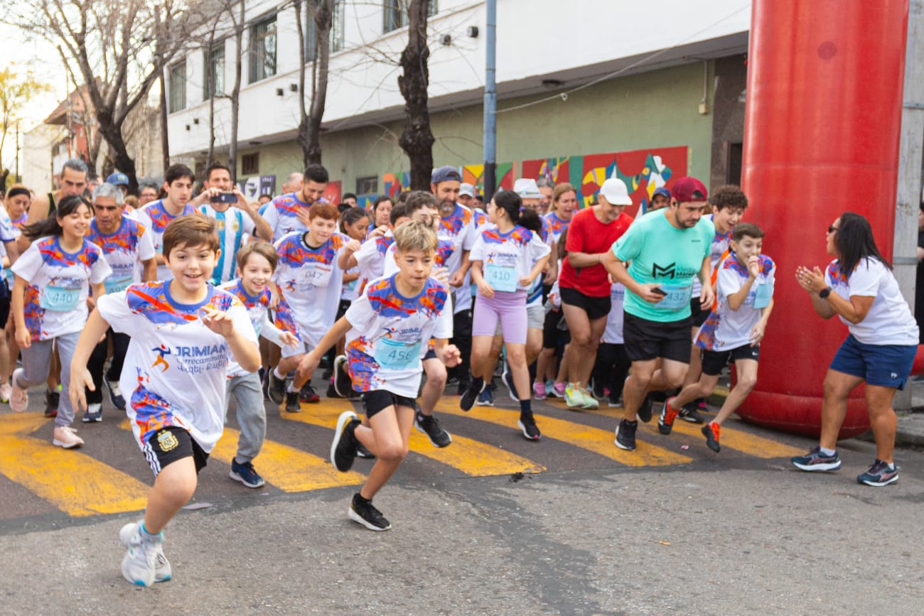Correcaminata "Cuidar las infancias" en Valentín Alsina