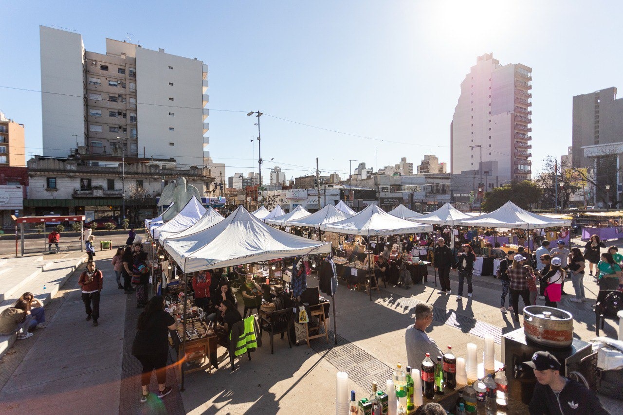 Recorré la Feria de Emprendedores y Puestos Gastronómicos, el Paseo de Compras y la Feria de Artesanías de Lanús