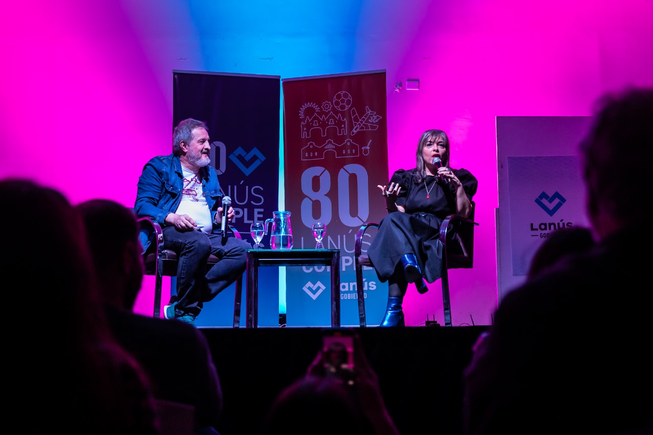 El éxito de Mariana Enriquez en el Leonardo Favio: más de 300 personas presentes para ver a la artista lanusense