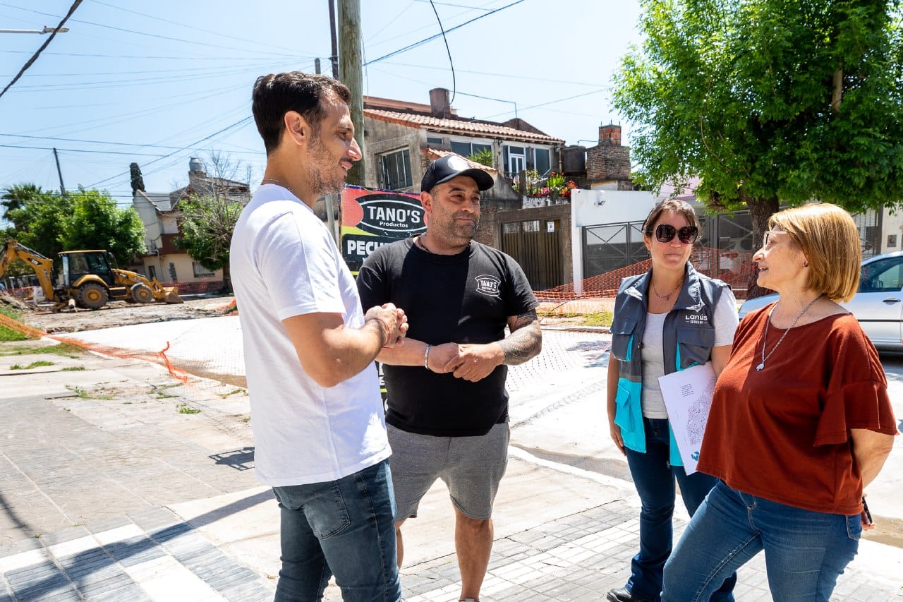 Julián Álvarez recorrió las obras de pavimentación en Monte Chingolo