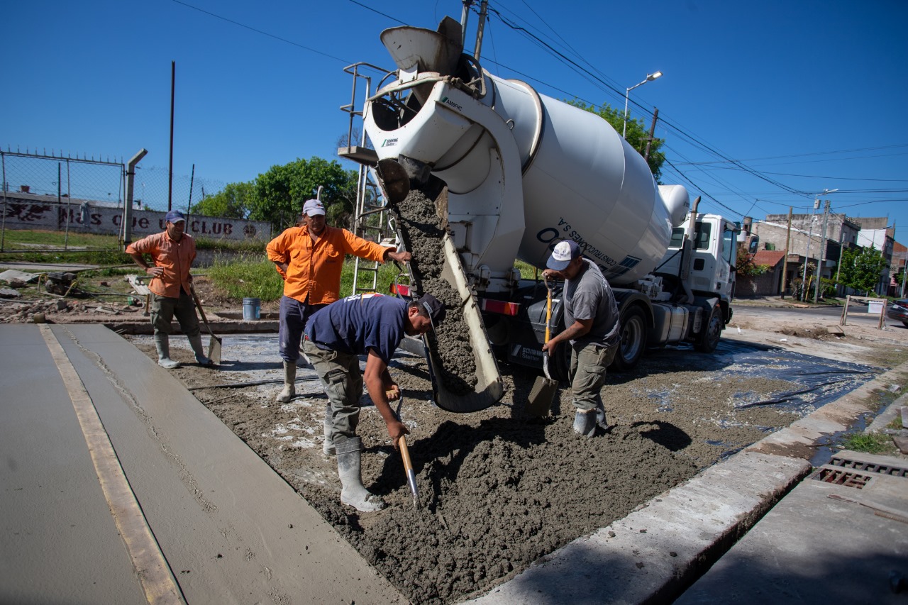 Plan de Pavimentación en las inmediaciones del COTO de Lanús Oeste