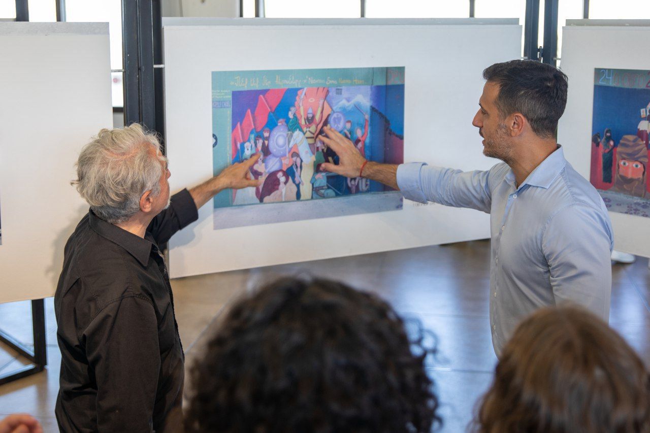 Julián Álvarez inauguró la muestra de arte de la escuela Jrimian en el palacio municipal