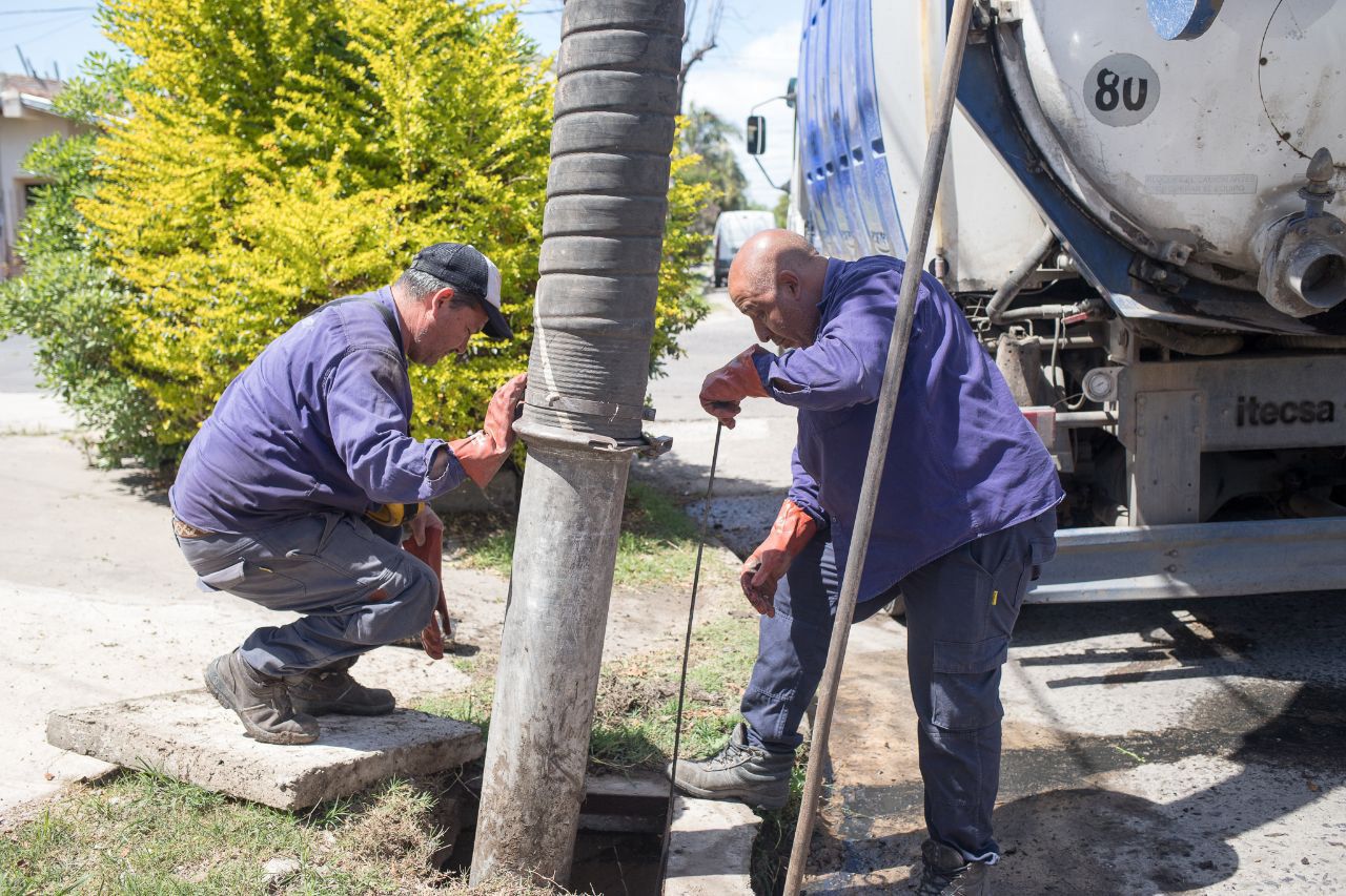 Desobstrucción de sumideros en Monte Chingolo, Gerli y Lanús Oeste