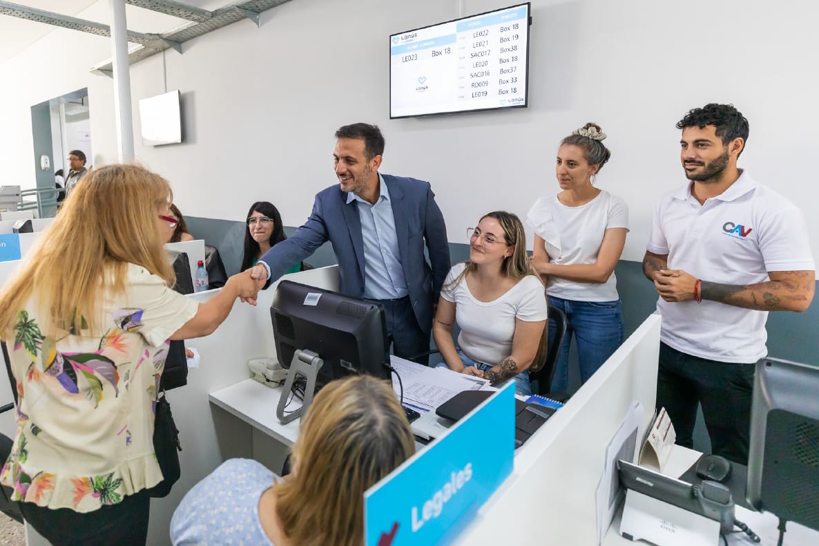 Julián Álvarez recorrió la puesta en valor en el Centro de Atención Vecinal del palacio municipal