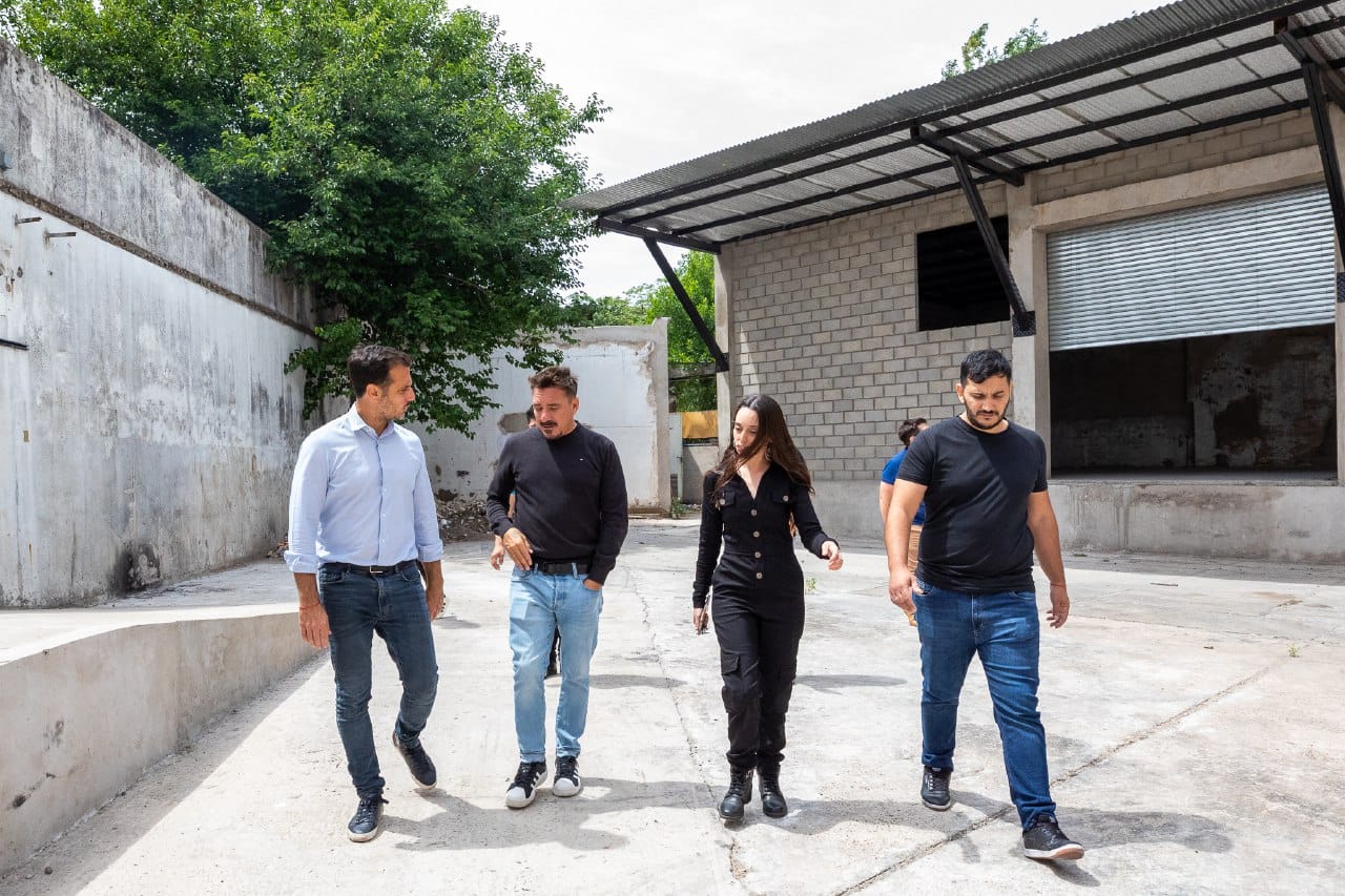 Julián Álvarez recorrió las obras del nuevo Polo Industrial del Grupo Pizza Lo Más Hot en Valentín Alsina