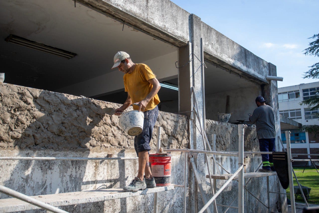 Continúan los trabajos de puesta en valor en la escuela Kennedy