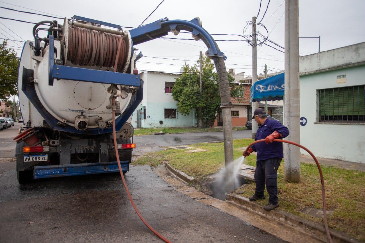 Siguen los operativos de higiene urbana en los barrios para conservar la limpieza de la ciudad