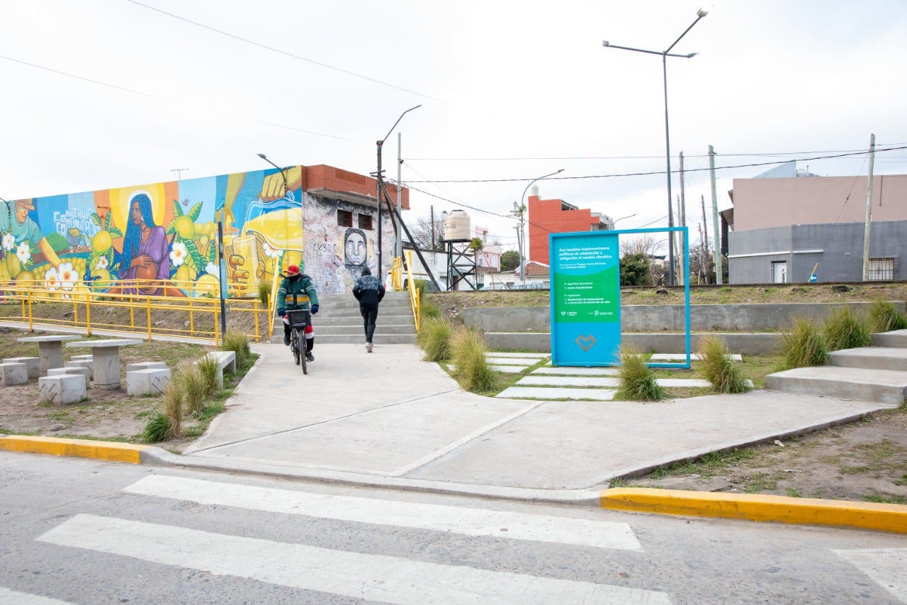 Parque Lineal del Oeste: se inauguró la plaza de Chubut y Hernandarias donde había un basural