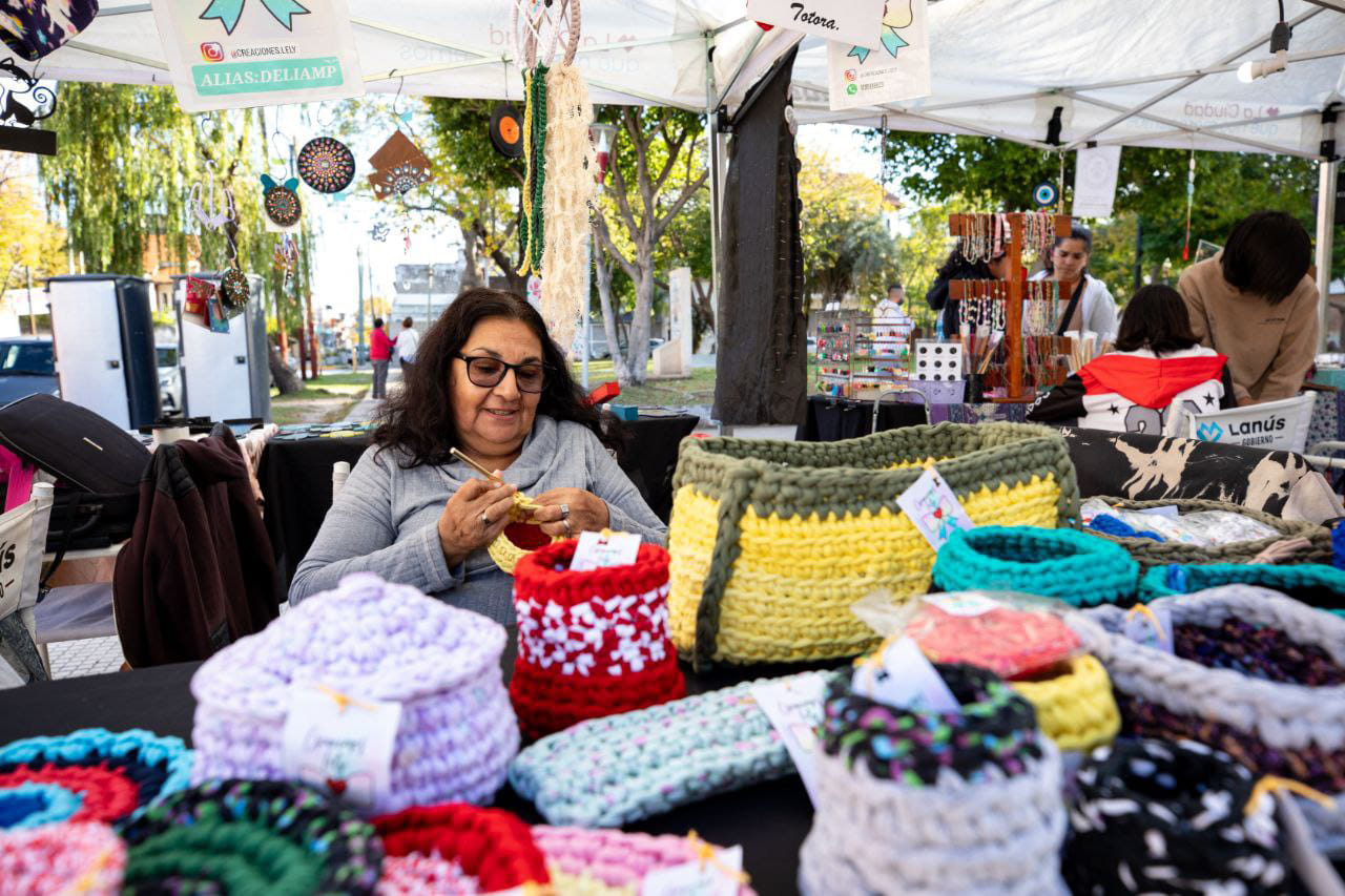 Elegí la plaza que te quede más cerca y recorré la feria Hecho en Lanús