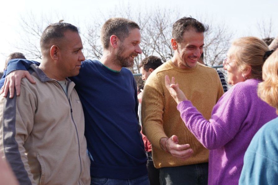 Julián Álvarez y Leandro Decuzzi inauguraron la nueva Plaza Triángulo Villa Balcarce 