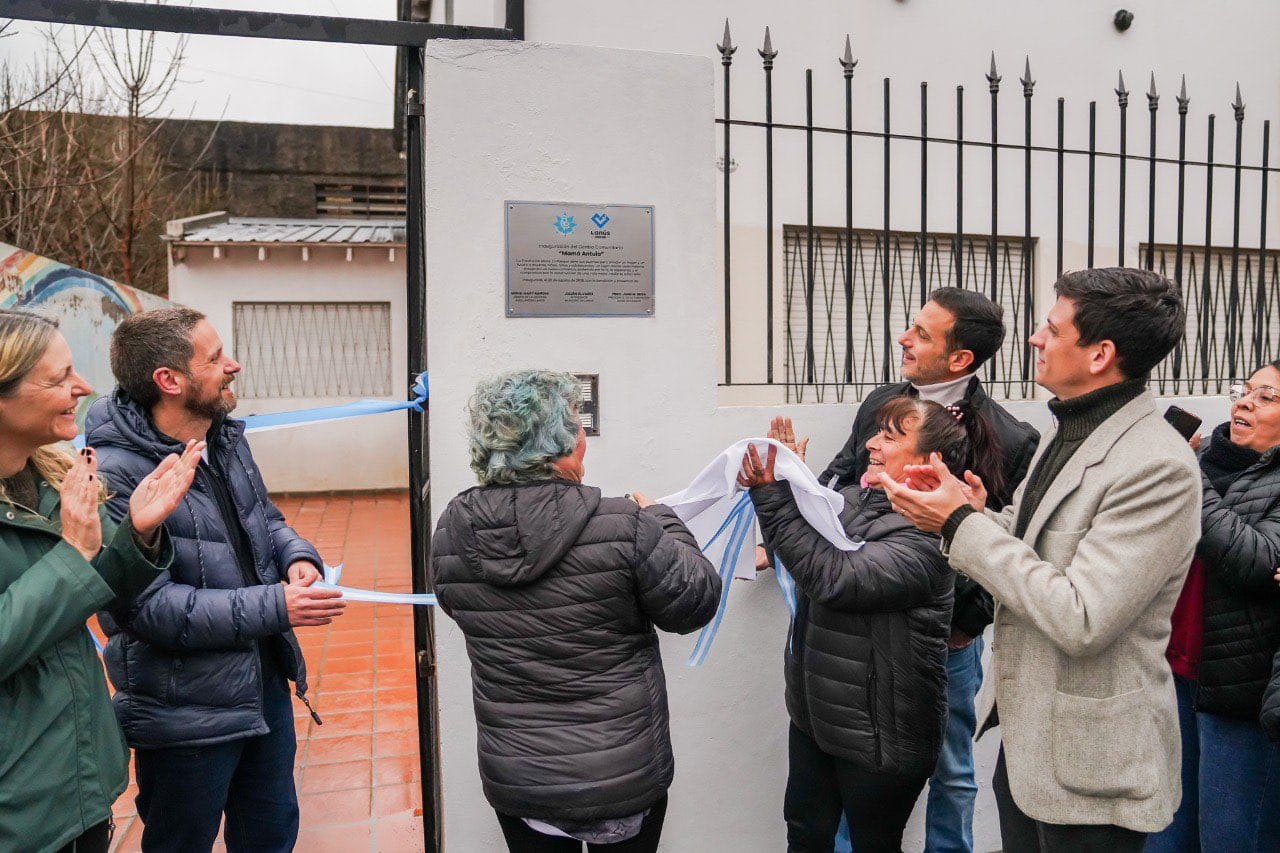 Julián Álvarez y Leandro Decuzzi inauguraron el Centro Comunitario Mamá Antula