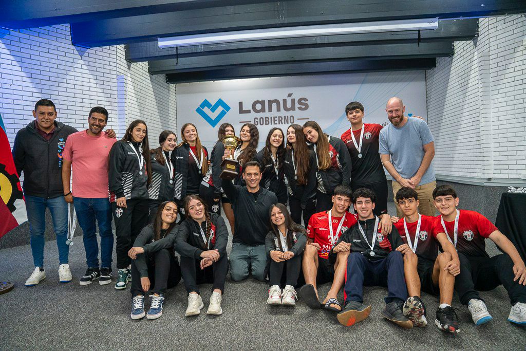 JULIÁN ÁLVAREZ RECONOCIÓ A LAS Y LOS LANUSENSES QUE PARTICIPARON EN LA FINAL DE LOS JUEGOS BONAERENSES 2025