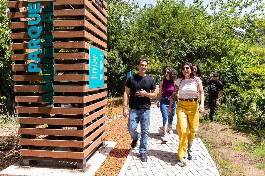 JULIÁN ÁLVAREZ Y DANIELA VILAR INAUGURARON EL PARQUE AMBIENTAL DE LANÚS