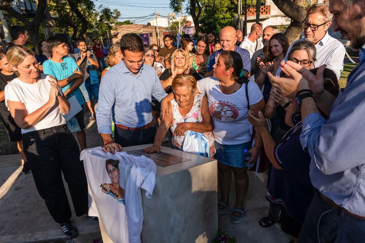 JULIÁN ÁLVAREZ Y EL PRESIDENTE DEL BANCO PROVINCIA INAUGURARON LA PLAZA “ADELA MACIEL” DE LANÚS OESTE
