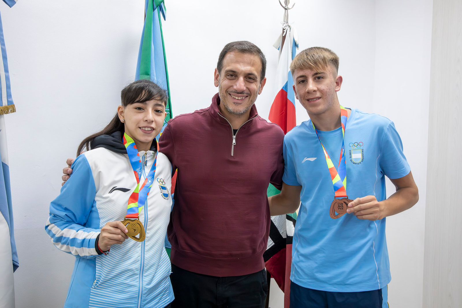 JULIÁN ÁLVAREZ RECONOCIÓ A LOS DEPORTISTAS LANUSENSES QUE SE DESTACARON EN LOS JUEGOS SURAMERICANOS DE LA JUVENTUD