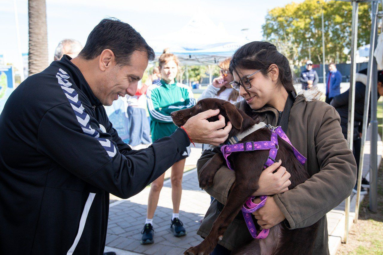 JULIÁN ÁLVAREZ VISITÓ LA JORNADA INTEGRAL DE ZOONOSIS EN EL PARQUE CENTRAL LAS COLONIAS