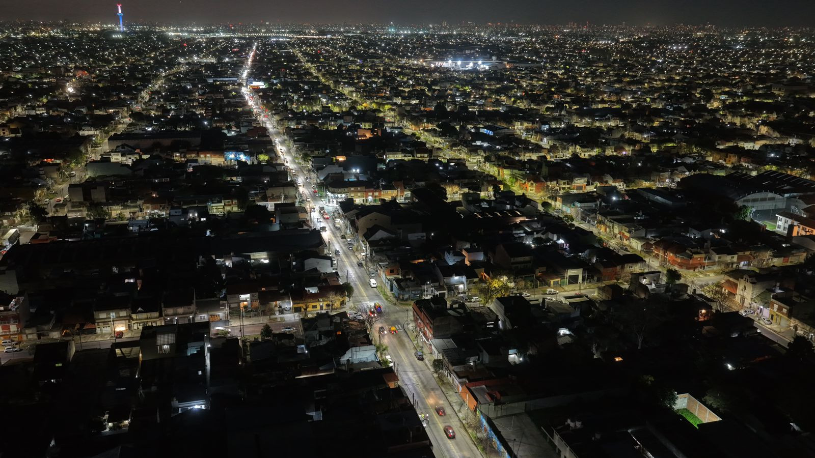 SIGUEN LAS TAREAS DE REPOTENCIACIÓN DE LUMINARIAS EN DIVERSAS AVENIDAS DEL DISTRITO