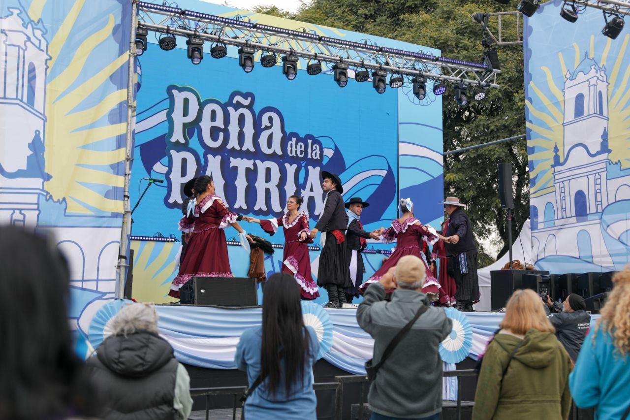 SE VIENE LA PEÑA POR EL 9 DE JULIO EN EL PARQUE CENTRAL LAS COLONIAS